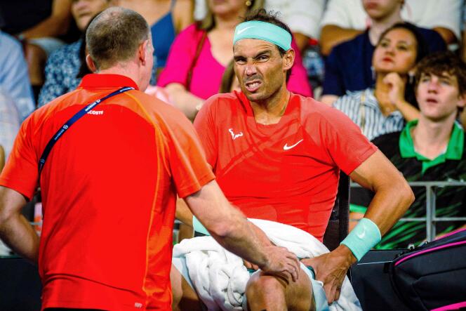 Rafael Nadal called on the doctor during the 3rd set against the Australian Jordan Thompson, in the quarter-final of the tournament in Brisbane (Australia), on January 5, 2024. 
