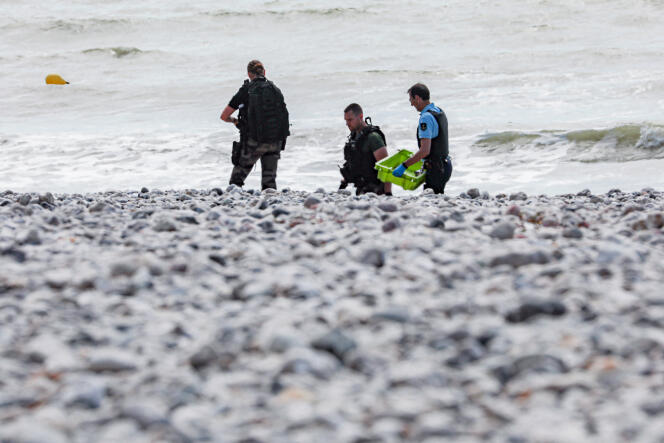 A cocaine search operation on the beach of Saint-Jouin-Bruneval (Seine-Maritime), July 5, 2023.