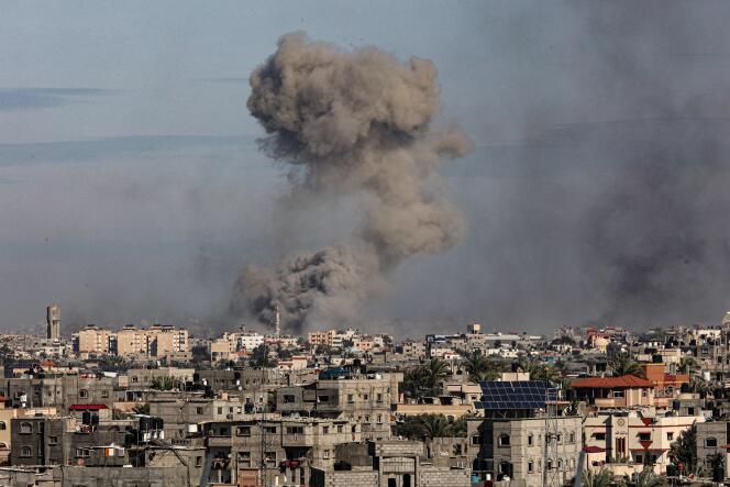 After a bombing attributed to the Israeli army, in Khan Younes, January 13, 2024.