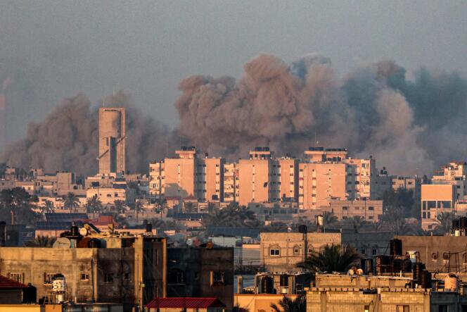 Khan Younes seen from Rafah, in the south of the Gaza Strip, during an Israeli bombardment, January 16, 2024.