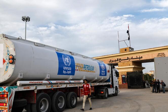 An UNRWA truck arrives at the Rafah crossing point to enter the Gaza Strip, November 22, 2023.