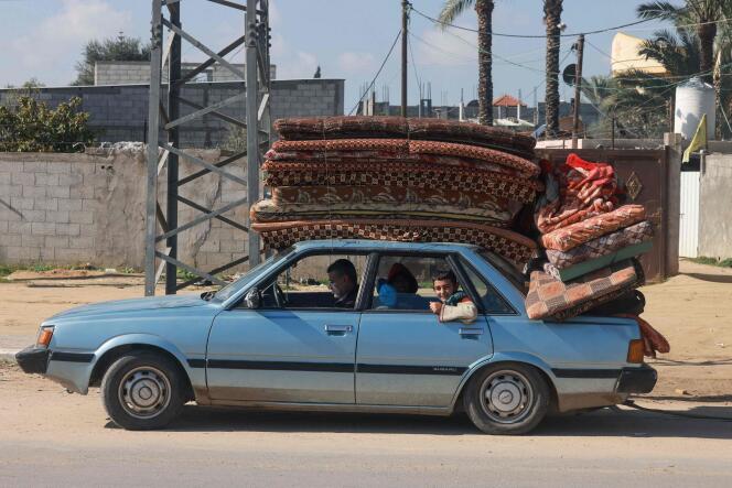 People carrying some of their belongings arrive in Rafah, in the southern Gaza Strip, on January 4, 2024, after fleeing Khan Yunis.