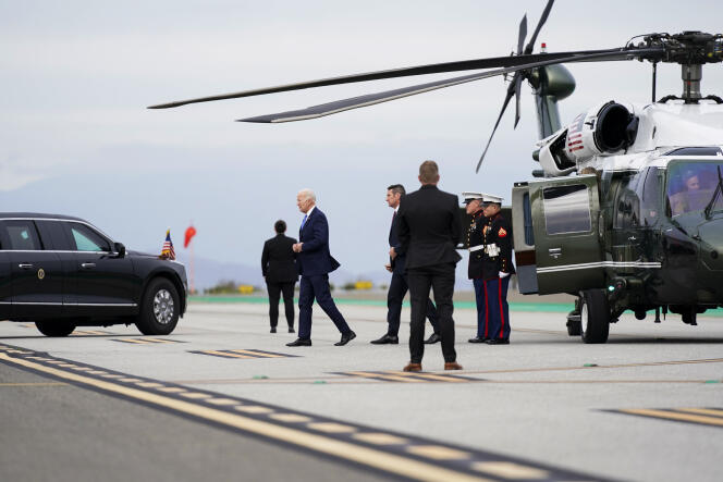 Joe Biden, upon his arrival on the tarmac at Santa Monica airport, near Los Angeles (California), February 3, 2024.