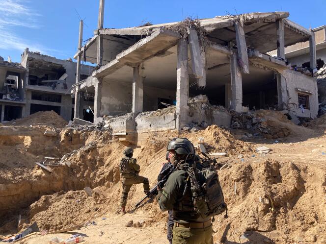 Israeli soldiers advance towards the entrance of a tunnel in the town of Khan Younes, in the Gaza Strip, February 4, 2024.