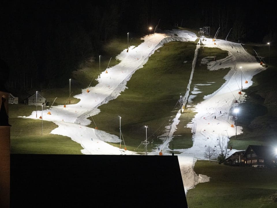 View of the illuminated slope.