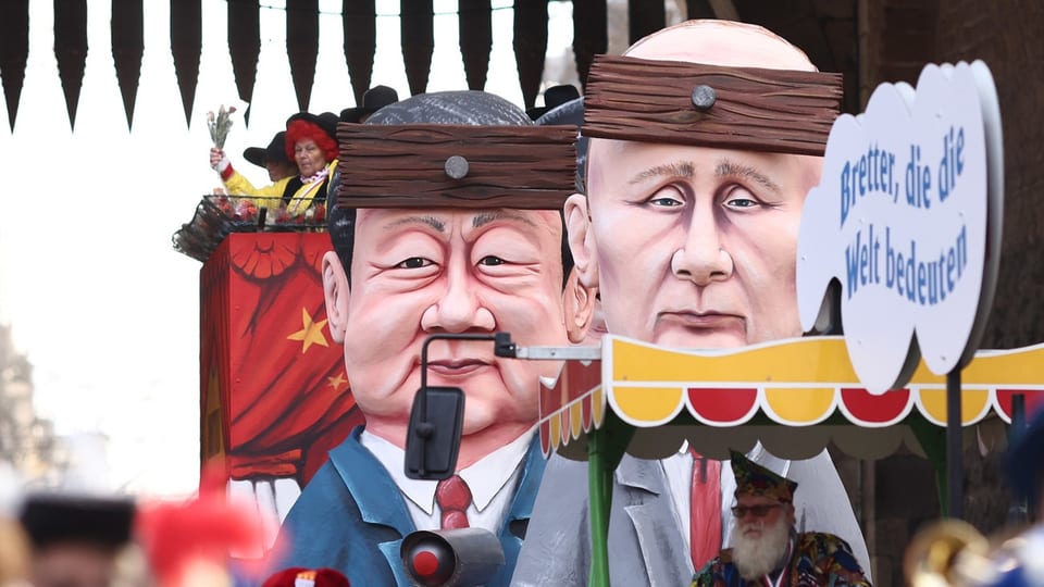 Putin and Xi have a plank in front of their heads. 