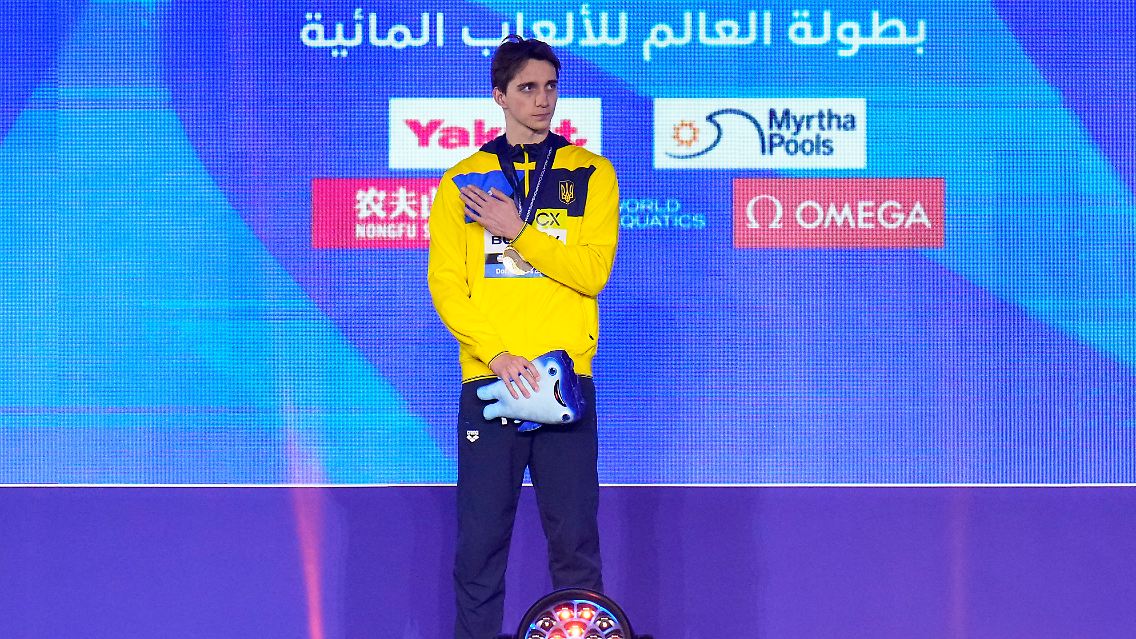 Beim Training in der Heimat rechnet Schwimm-Weltmeister Buchow immer mit Raketenangriffen. Bei seinem Titel in Doha denkt er auch an sein Land im Krieg.