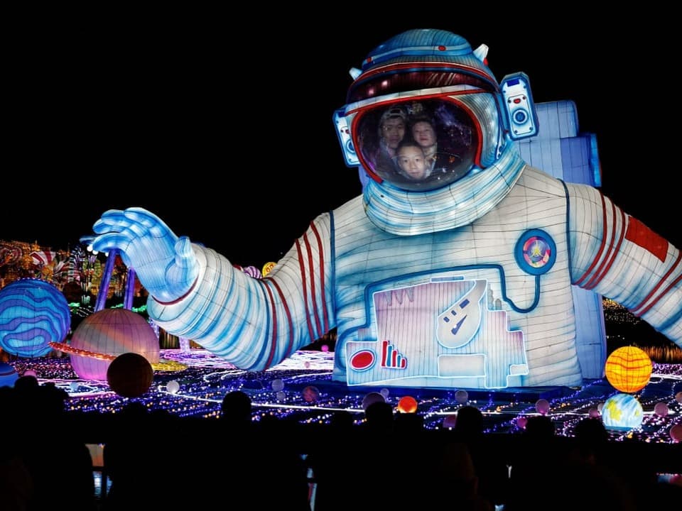 Astronaut made of lights.