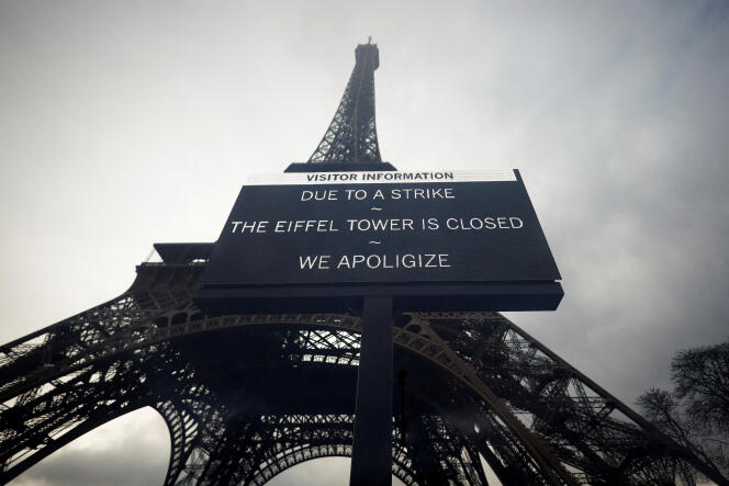 A sign indicating the strike movement in front of the Eiffel Tower in Paris, February 19, 2024.