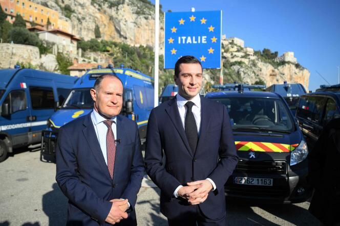 The former head of the European agency Frontex Fabrice Leggeri (left) and the president of the RN, Jordan Bardella, during a visit to a border post in Menton (Alpes-Maritimes), February 19, 2024. 