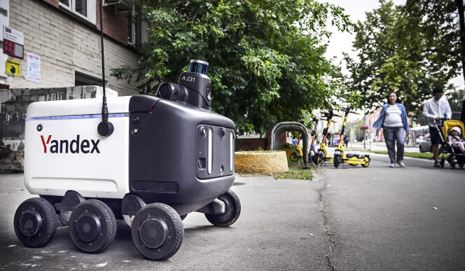 A Yandex food delivery robot, in Moscow, August 11, 2022.