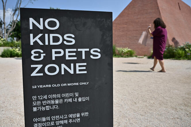 A “No Kids Zone” sign, installed in front of a cafe in Gimpo (South Korea), July 19, 2023.