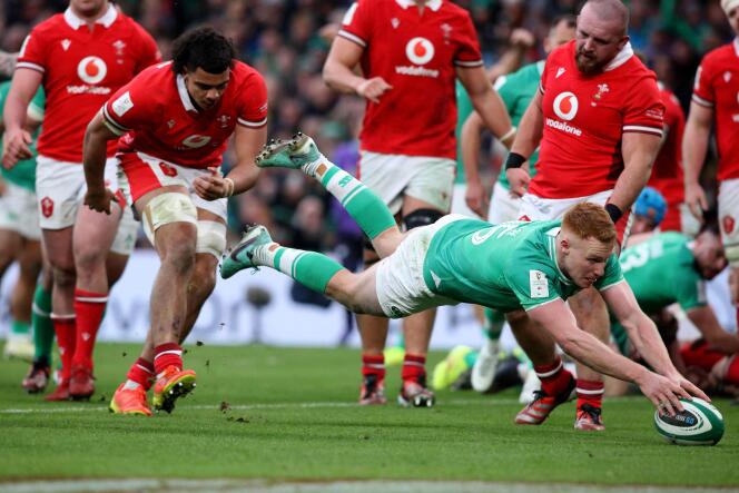 Irish full-back Ciaran Frawley scores a try in the Six Nations Tournament match against Wales in Dublin (Ireland), February 24, 2024.