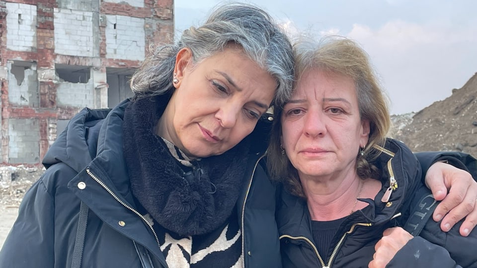 Aliye Gül with cousin Songül, who lost her husband and son. 
