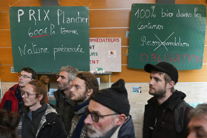 Members of the Confédération paysanne, at Lactalis, in Laval, February 21, 2024.