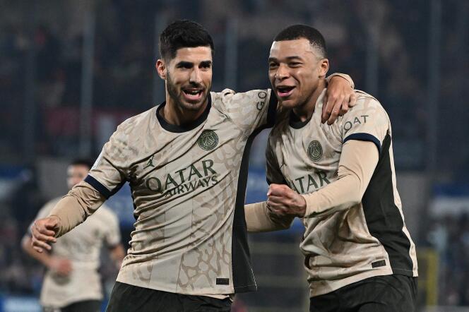 Kylian Mbappé (right) and Marco Asensio of Paris Saint-Germain after a goal during the Ligue 1 match against RC Strasbourg, at the Meinau stadium, February 2, 2024.