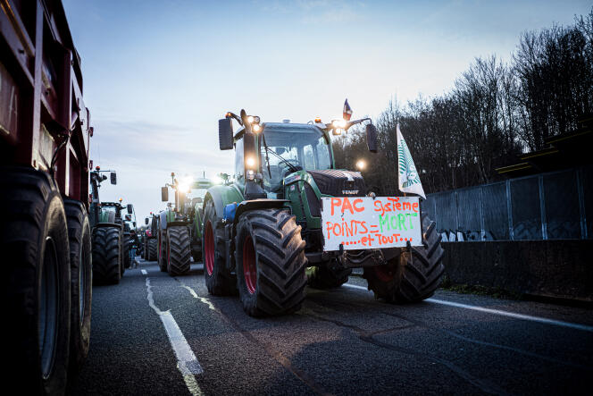A convoy of farmers parked on the A16 motorway, closed in both directions, near Chambly (Oise), January 29, 2024. 