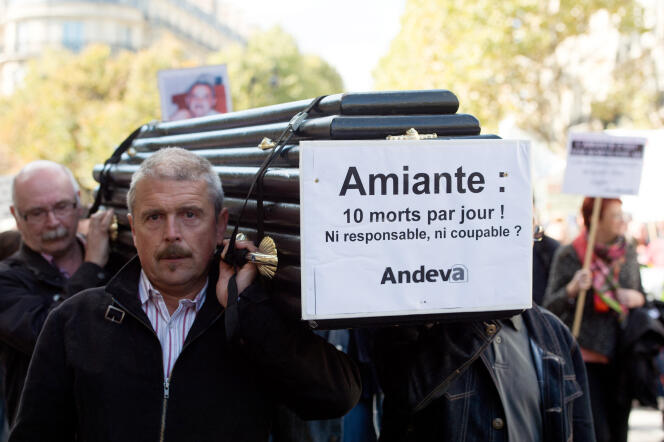 Demonstrators from the National Association for the Defense of Asbestos Victims, during a rally denouncing the failures of justice for victims and their families, in Paris, October 9, 2015.