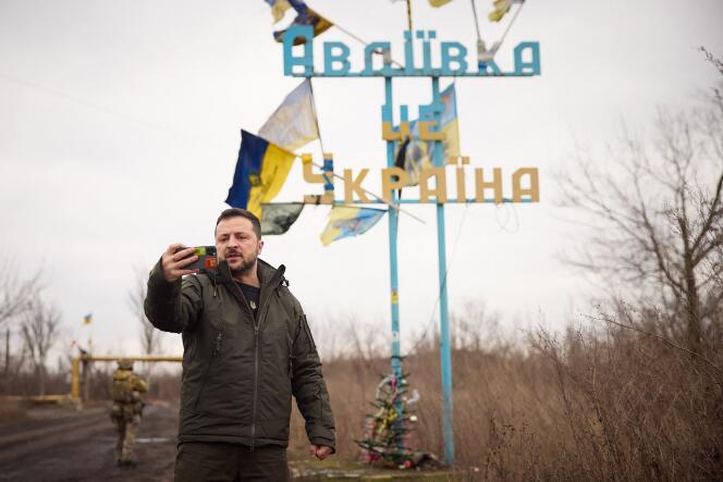 Volodymyr Zelensky records a video speech in front of a sign reading “Avdiivka is Ukraine” in the town of Avdiivka.  Photo provided by the Ukrainian presidential press service on December 29, 2023.