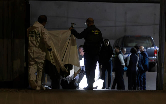 Guardia Civil agents at the scene of the assassination of Maxime Kouzminov, in Villajoyosa (Spain), February 13, 2024.