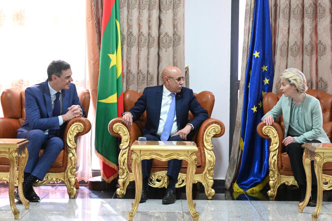From left to right: the Spanish Prime Minister, Pedro Sanchez, the Mauritanian President, Mohamed Ould Ghazouani, and the President of the European Commission, Ursula von der Leyen, in Nouakchoot, February 8, 2024.