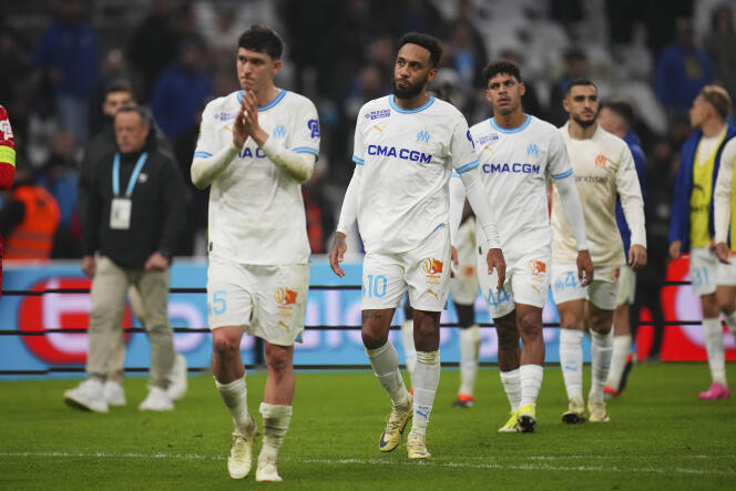 Marseille players leave the Stade-Vélodrome pitch after their draw (1-1) against Metz, February 9, 2024.