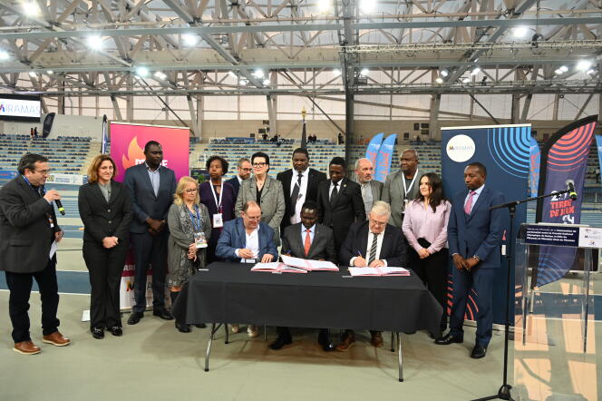 During the signing of the partnership agreement between the National Olympic Committee of Kenya and the town of Miramas, on February 2.