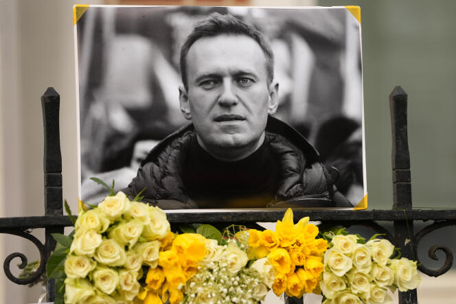 During a rally in tribute to Alexeï Navalny, in front of the Russian embassy in London, February 18, 2024.