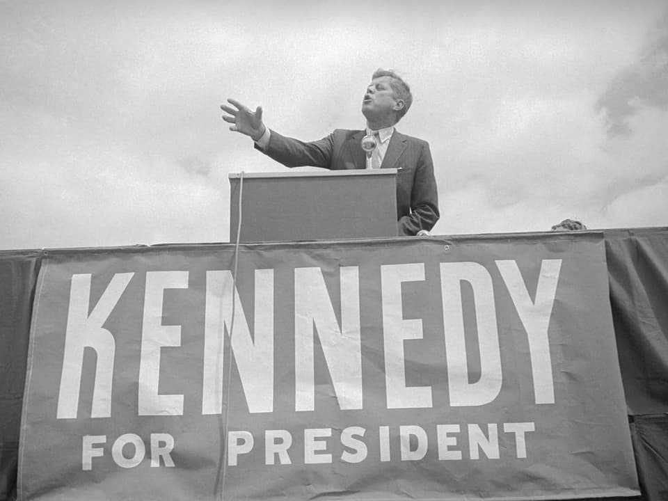 JFK bei einem Wahlkampfauftritt 1960