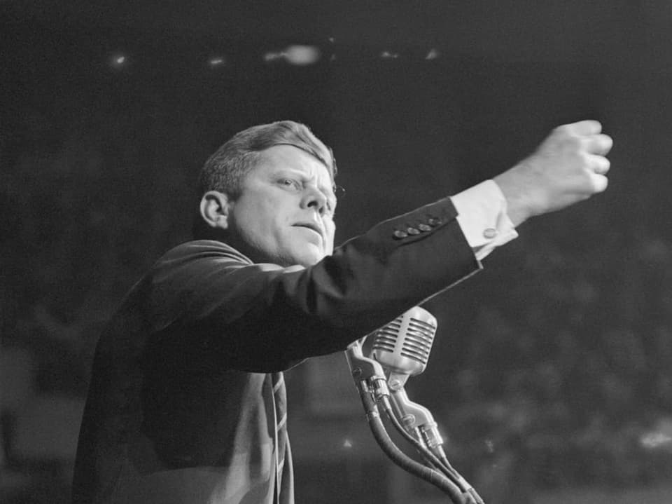 Kennedy bei einer Wahlkampfveranstaltung 1960