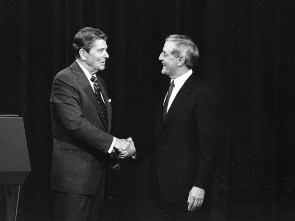Mondale und US-Präsident Reagan 1984 vor einer TV-Debatte.