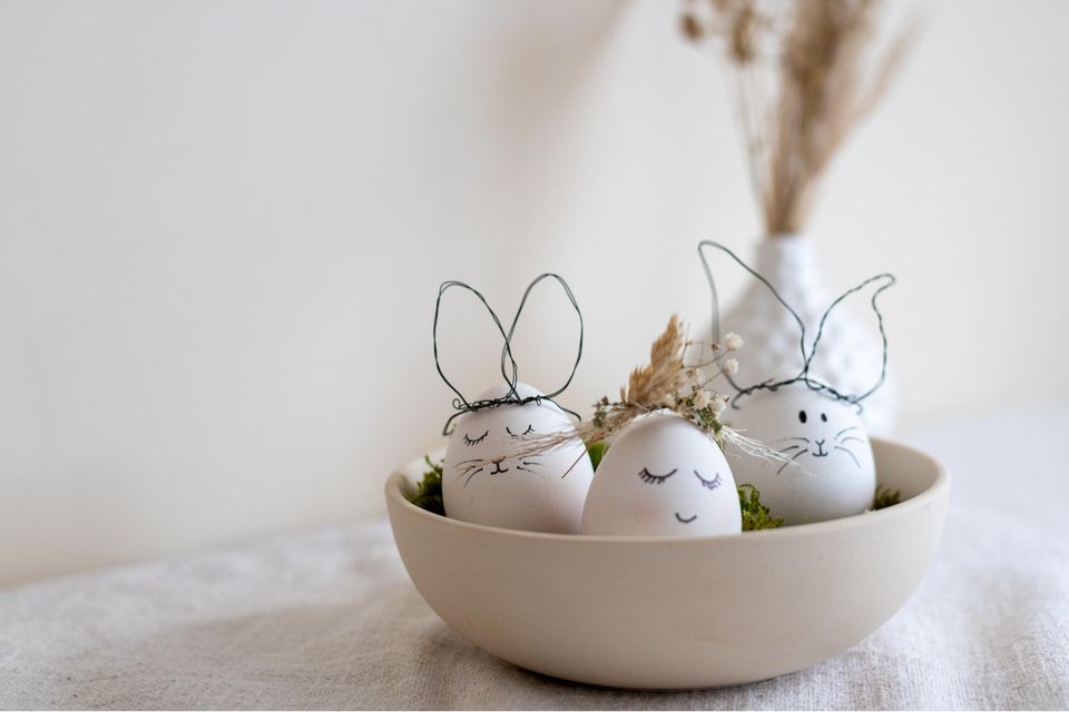 Craft ideas for Easter: Easter eggs with bunny ears