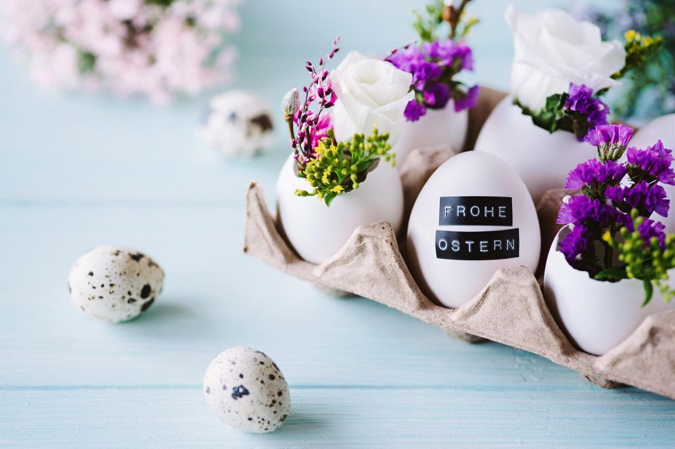 Easter crafts: Easter eggs with flowers