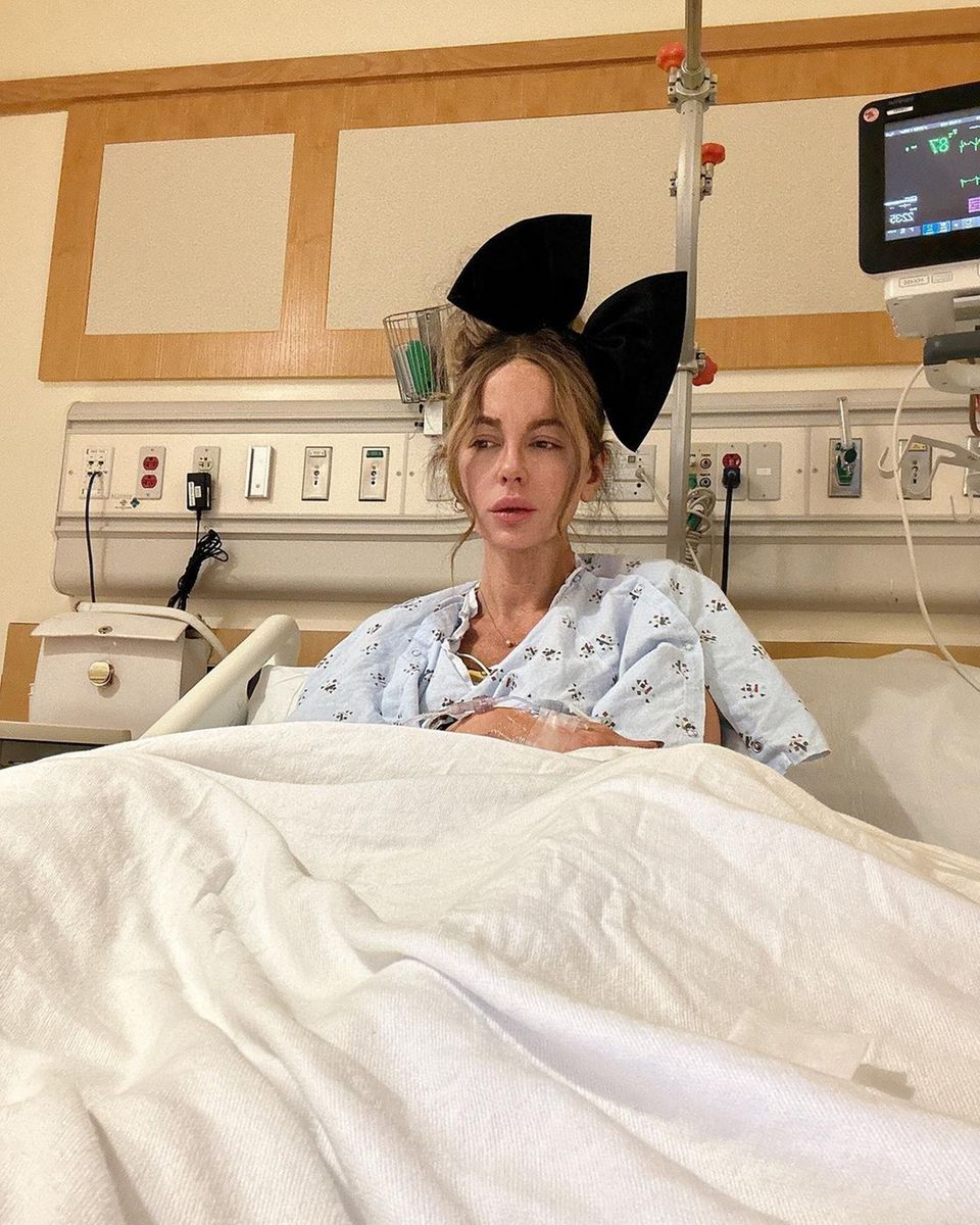 Kate Beckinsale posts pictures from the hospital.