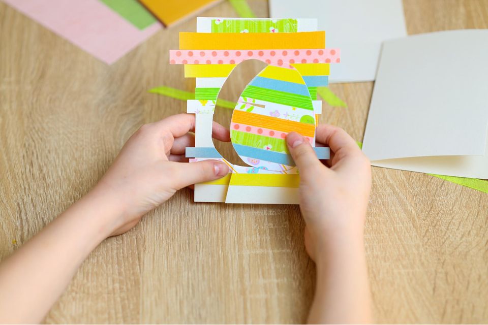 Make Easter eggs: Easter eggs made of paper