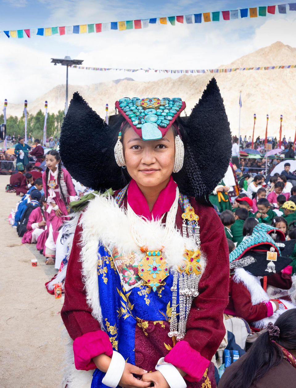 Ladakh: Frau im traditionellen Brautgewand