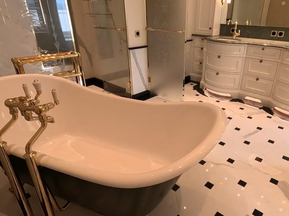 luxurious bathroom