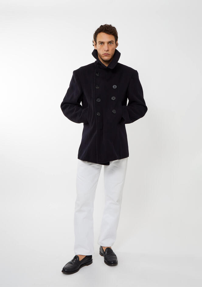 Among the pieces selected by Gauthier Borsarello for ReSee, an American army peacoat. 
