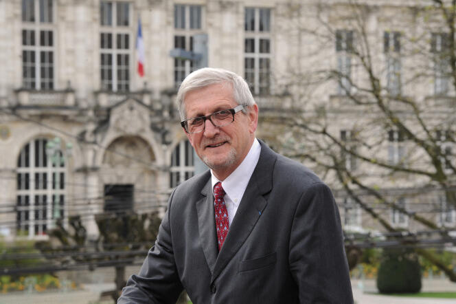 Emile Roger Lombertie, the day after his election as mayor (Les Républicains) of Limoges, March 31, 2014.