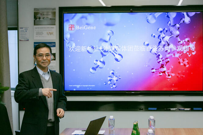 Vice President of BeiGene Dr. Du Zhengming introduces the company to foreign reporters in Suzhou, Jiangsu province, China, 5 January 2020. 