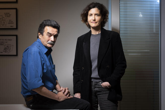 The new president of “Mediapart”, Carine Fouteau (right), in the premises of the online newspaper, in Paris, March 6, 2024 and journalist Edwy Plenel.