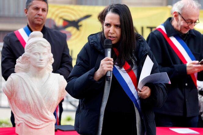 Val-d'Oise MP (Horizons) Naïma Moutchou delivers a speech while representatives from Paris and suburban towns demonstrate, near the National Assembly, against noise pollution from planes and airports, in Paris, on March 20, 2024.