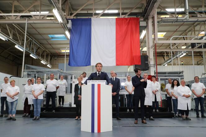 Emmanuel Macron in a factory of the manufacturer Valéo in Etaples (Pas de Calais), May 26, 2020.