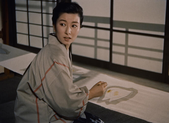 Kiwa (Fujiko Yamamoto) in “Night River” (1956), by Kozaburo Yoshimura.