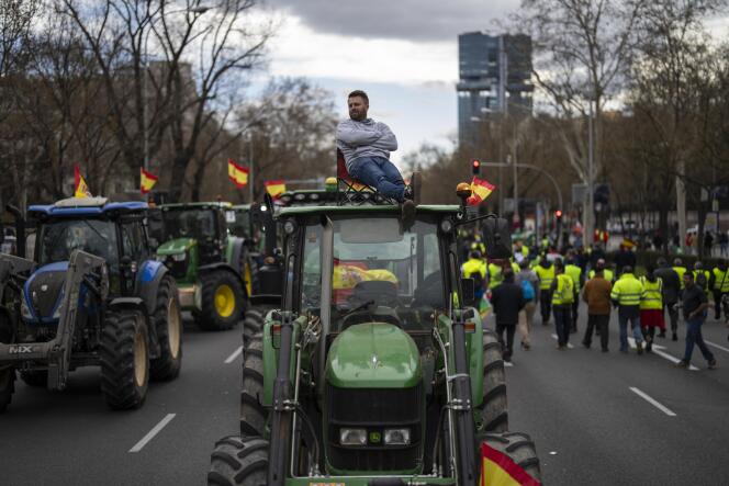 A demonstration by Spanish farmers in front of the European Parliament offices in Madrid, February 26, 2024.