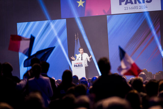 François-Xavier Bellamy, at the end of the meeting to launch his European campaign, at the Docks de Paris, in Aubervilliers (Seine-Saint-Denis), March 23, 2024.