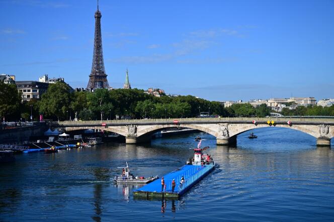 A barge installed for the “test event” of the Olympic triathlon on the Seine, in Paris, August 20, 2023.