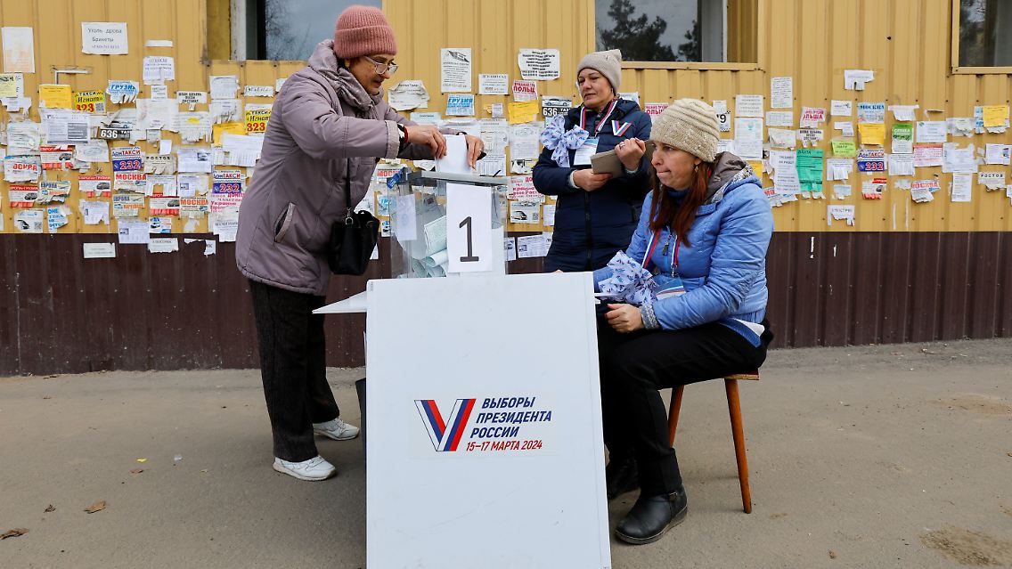 Stimmenabgabe in Mariupol.