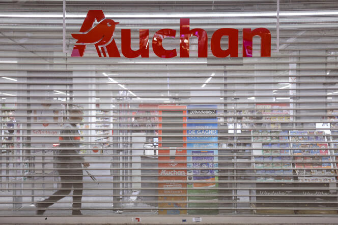 A closed Auchan supermarket, in a shopping center in the La Défense business district, April 19, 2023. 