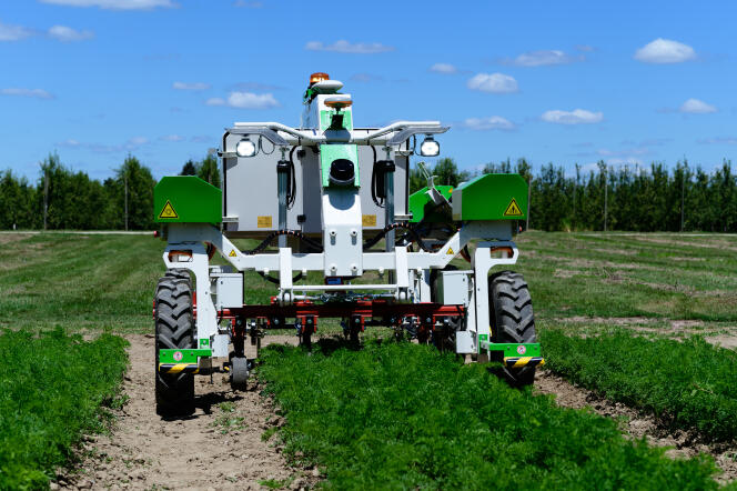 The start-up Naïo offers robotization solutions for agricultural operations.